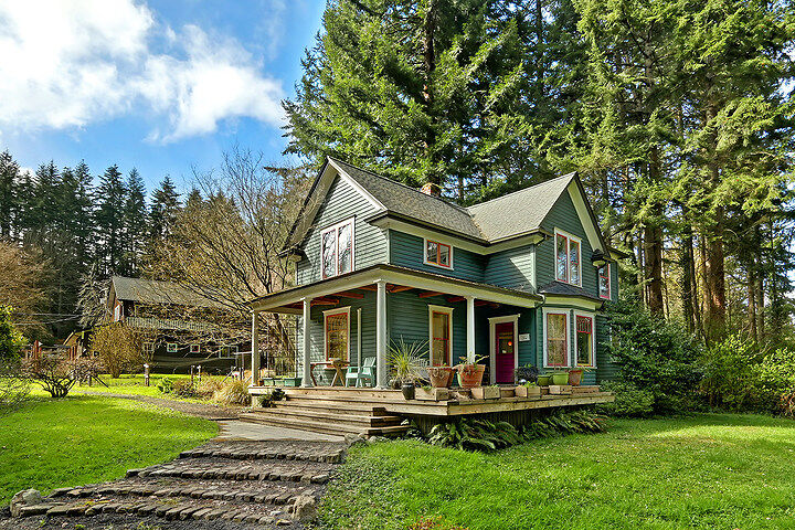 Property Photo:  9402 Moran Rd NE  WA 98110 