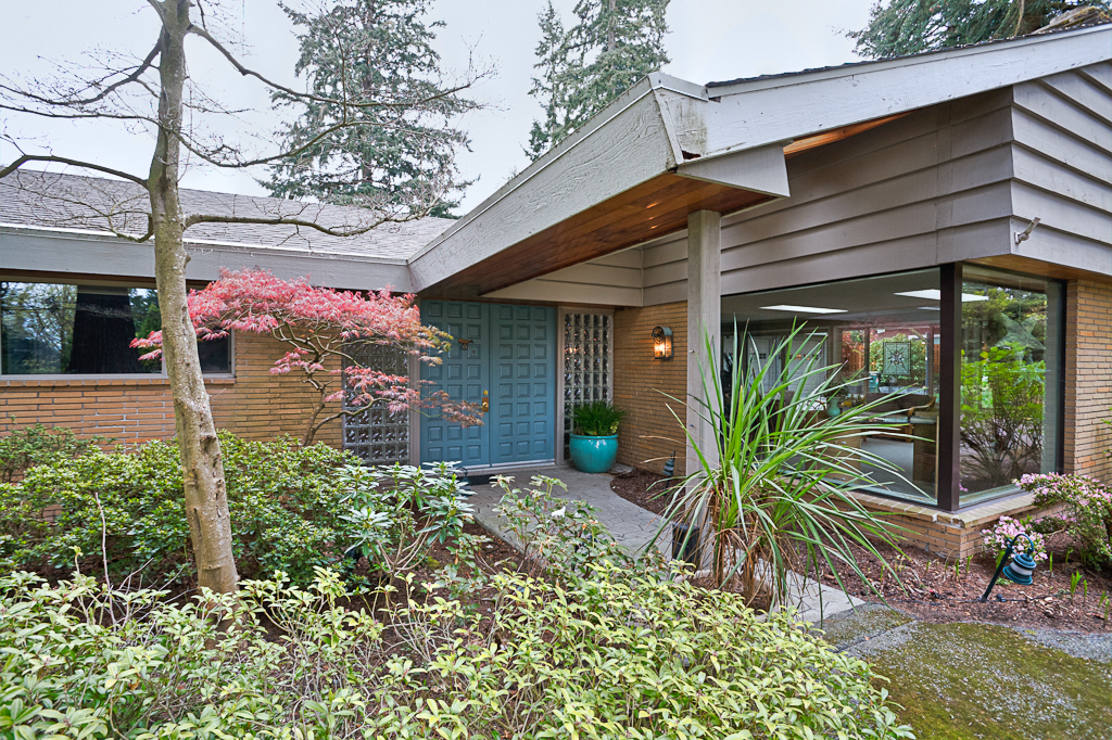 Property Photo:  20411 Maplewood Dr  WA 98026 