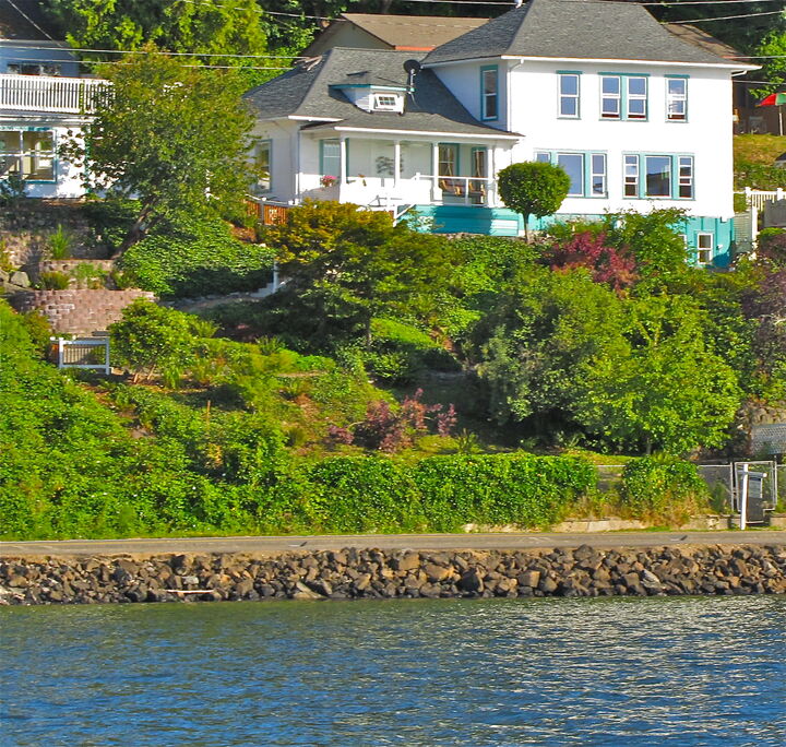 Property Photo: Home exterior 514 Perry Ave N WA 98366