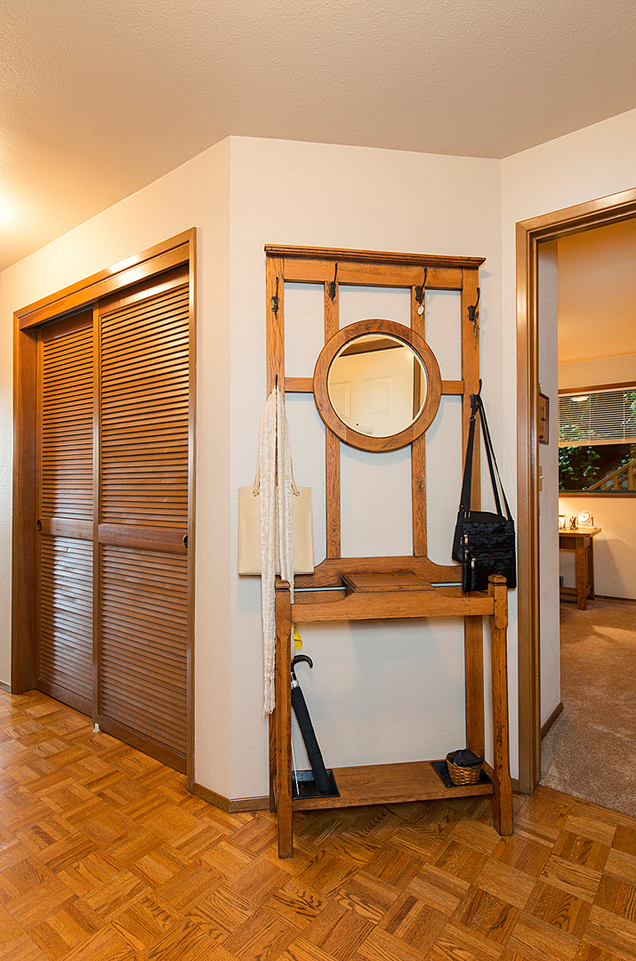 Property Photo: Entry 5201 22nd Ave NE 101 WA 98105