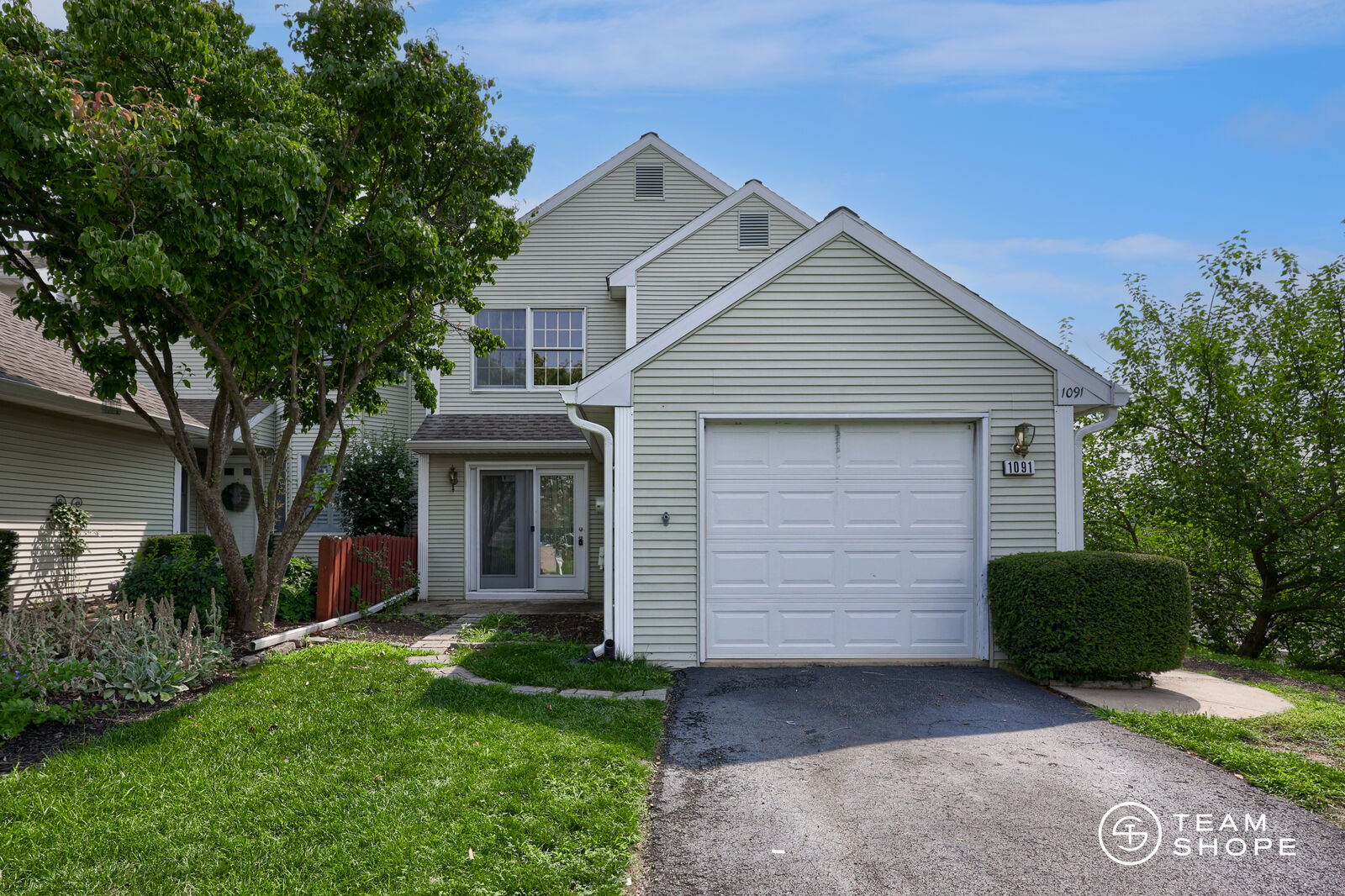 Property Photo: 1091 Country Hill Drive PA 17111