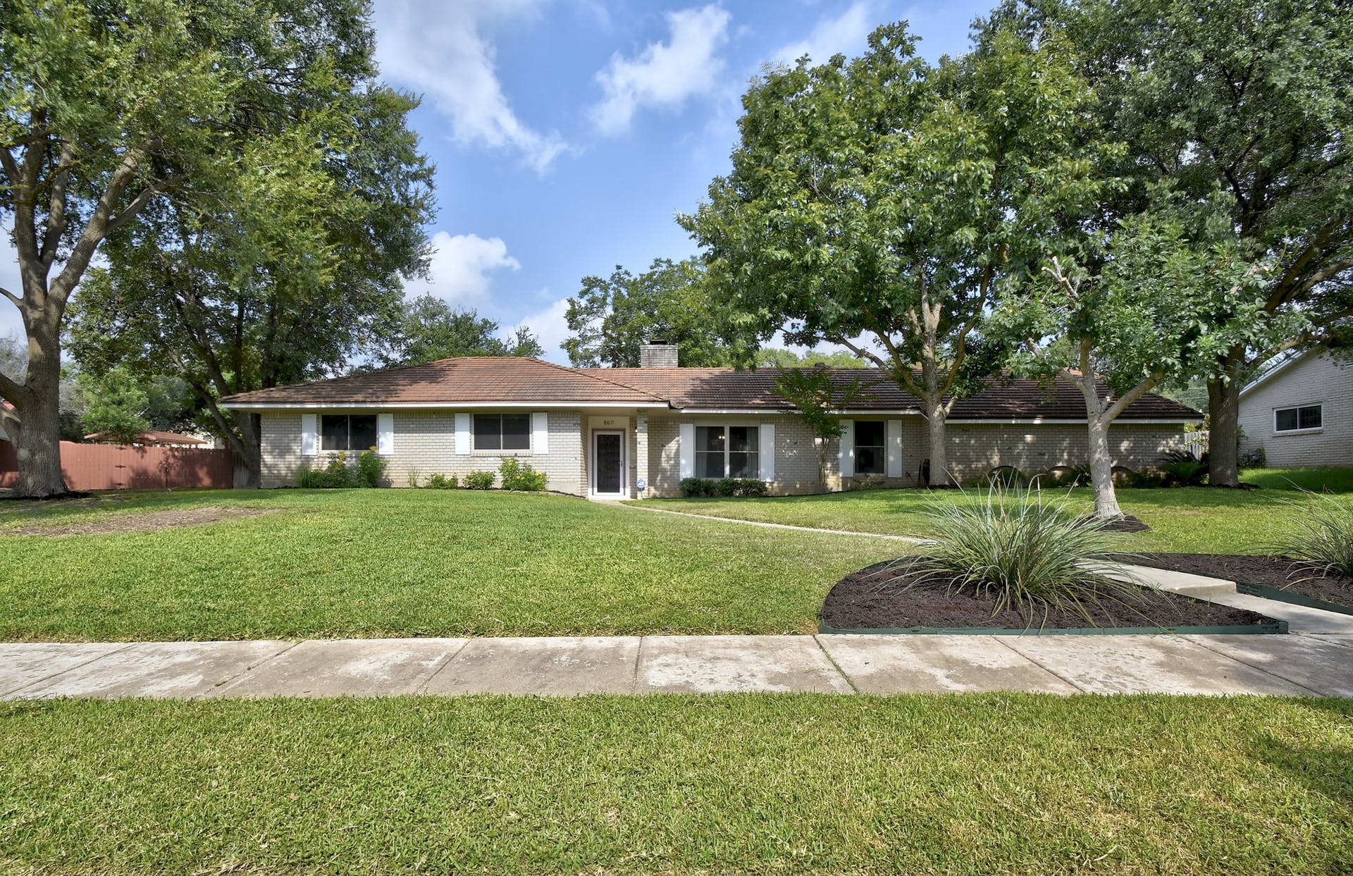 Property Photo:  8611 Dudley Dr  TX 78230 