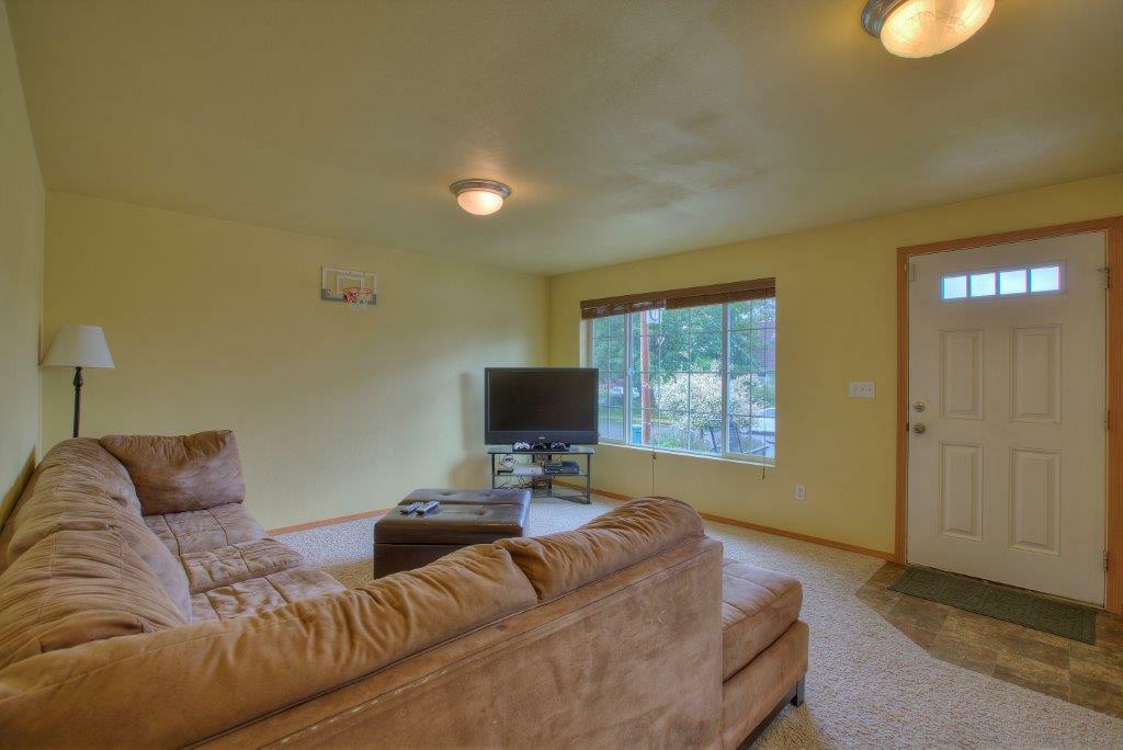 Property Photo: Living room 1114 N Verde St  WA 98406 