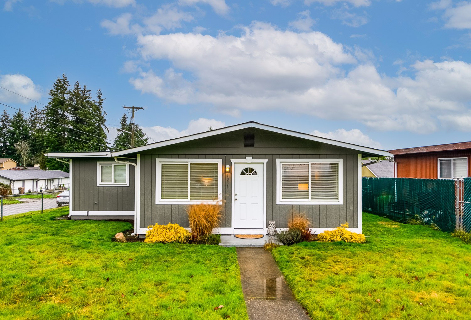 Property Photo:  1301 E 61st St  WA 98404 