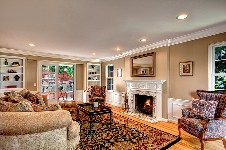 Property Photo: Living room 6155 93rd Ave SE  WA 98040 