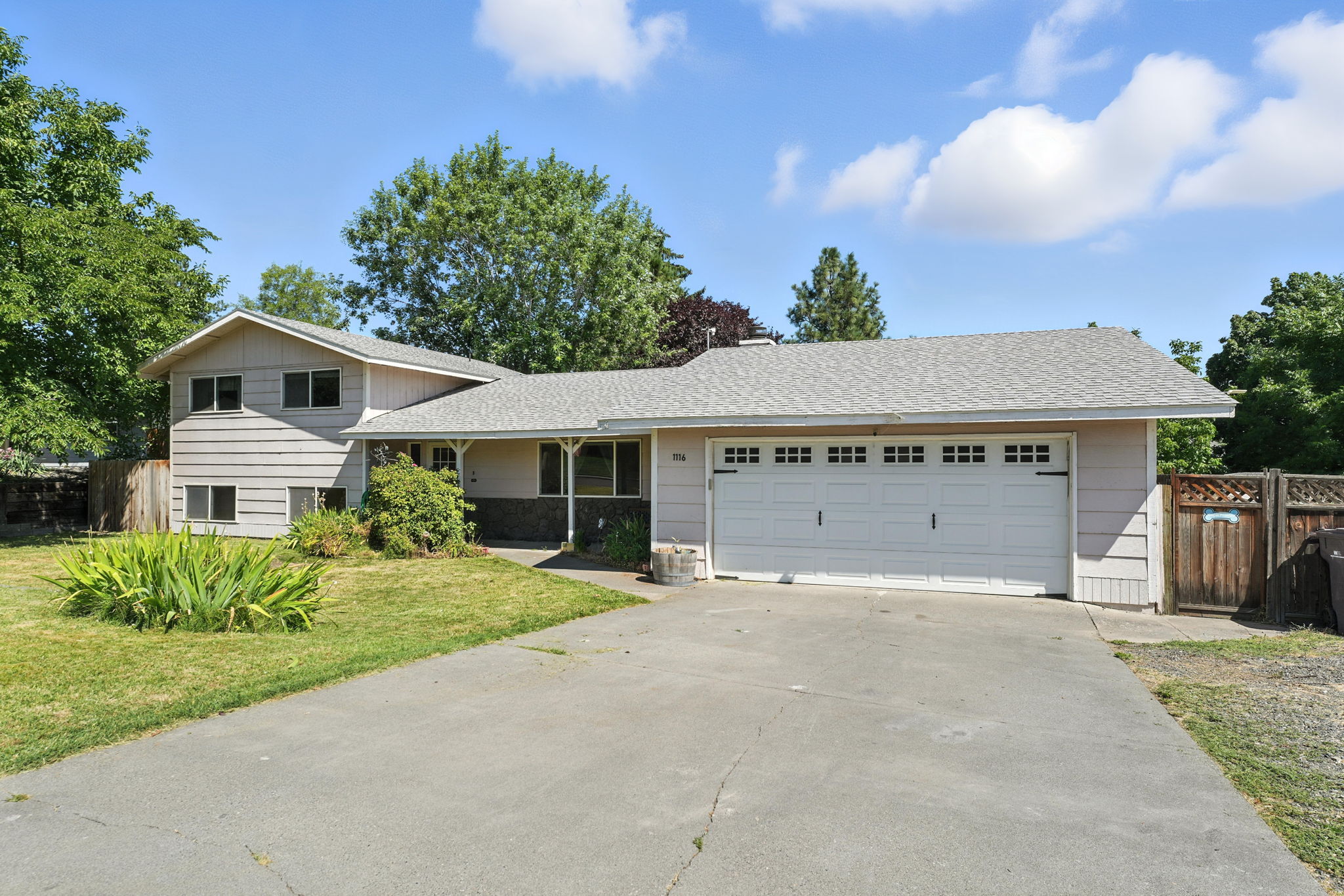 Property Photo: 1116 W 16th Pl WA 99337