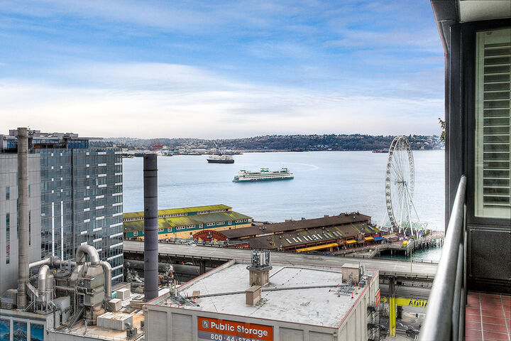 Property Photo: Living Room 98 Union St 908  WA 98101 
