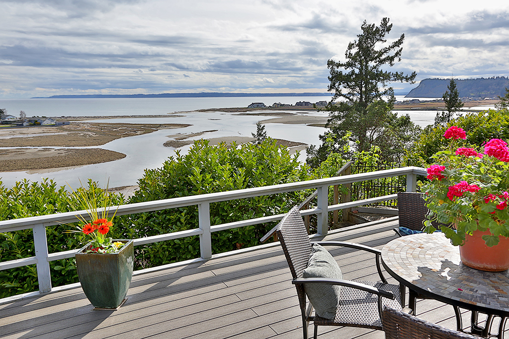 Property Photo: 2402 Soundview Dr WA 98260