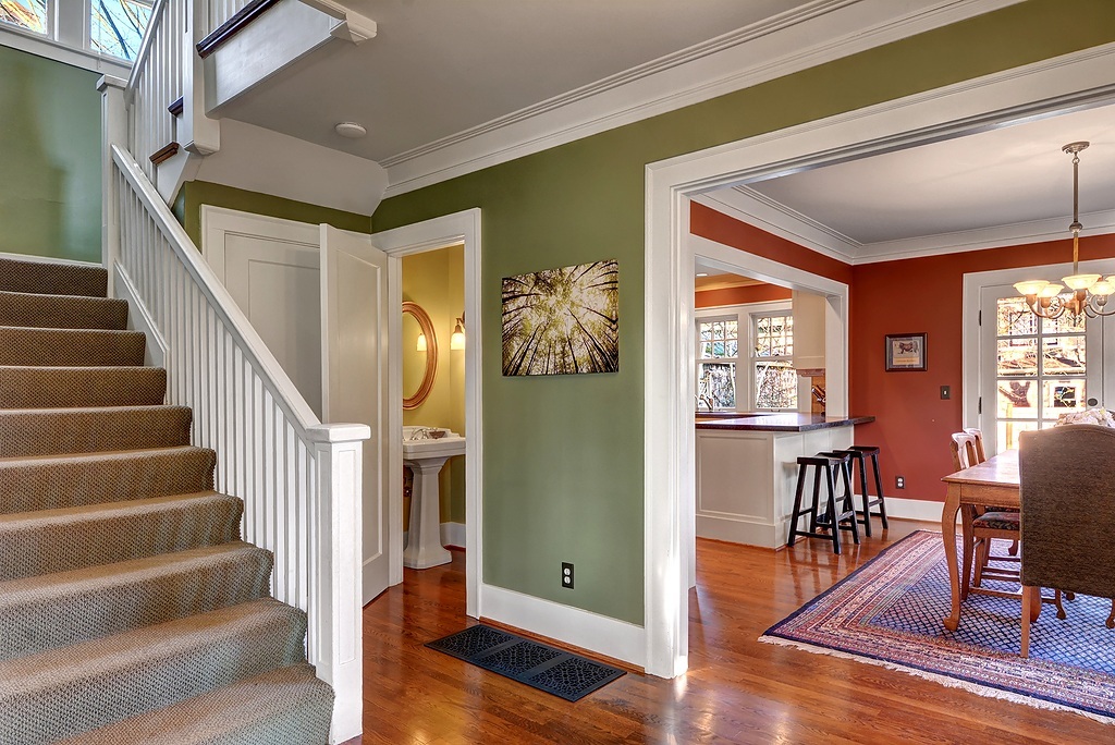 Property Photo: Foyer 2342 32nd Ave S  WA 98144 