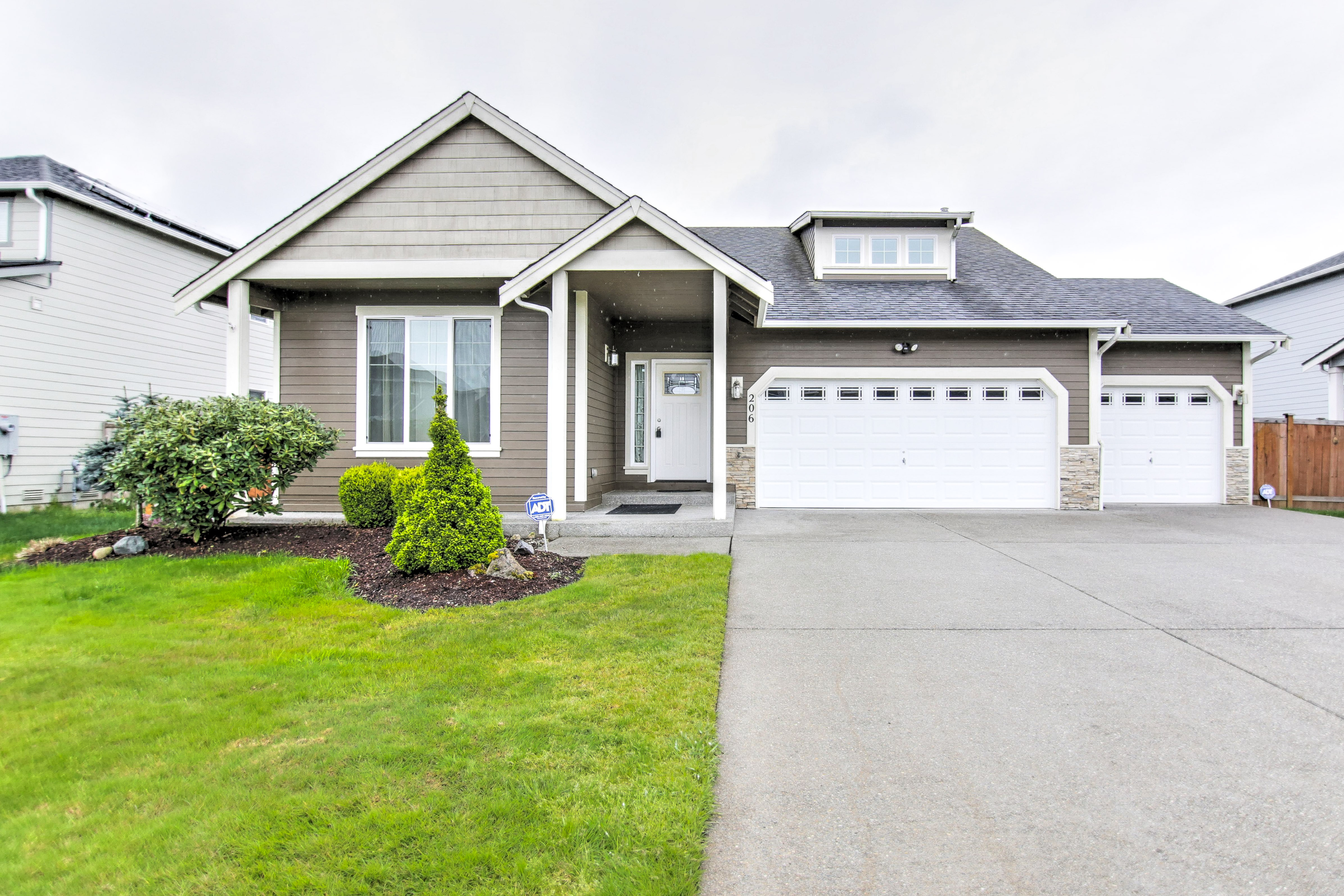 Property Photo:  206 Gipple St NE  WA 98360 