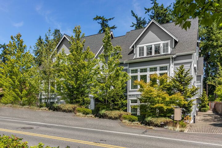 Property Photo: 328 Ericksen Ave NE #R2 328  Ericksen Avenue NE R2  WA 98110 