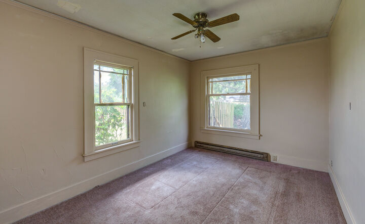 Property Photo:  2439 Moore St  WA 98229 