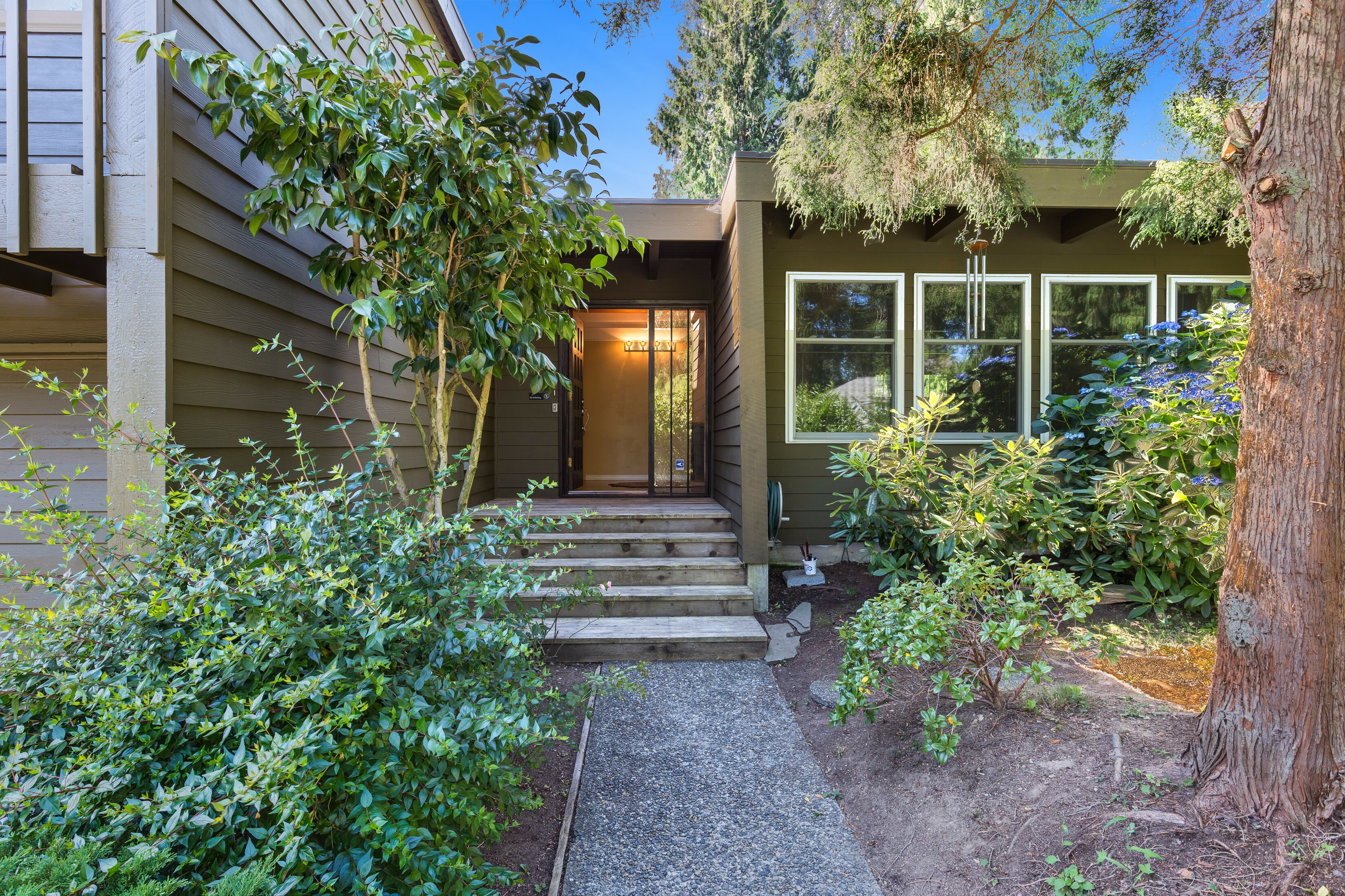 Property Photo: 5708 153rd Place SW WA 98026