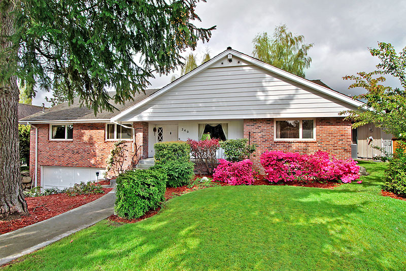 Property Photo:  240 Alverson Blvd  WA 98201 