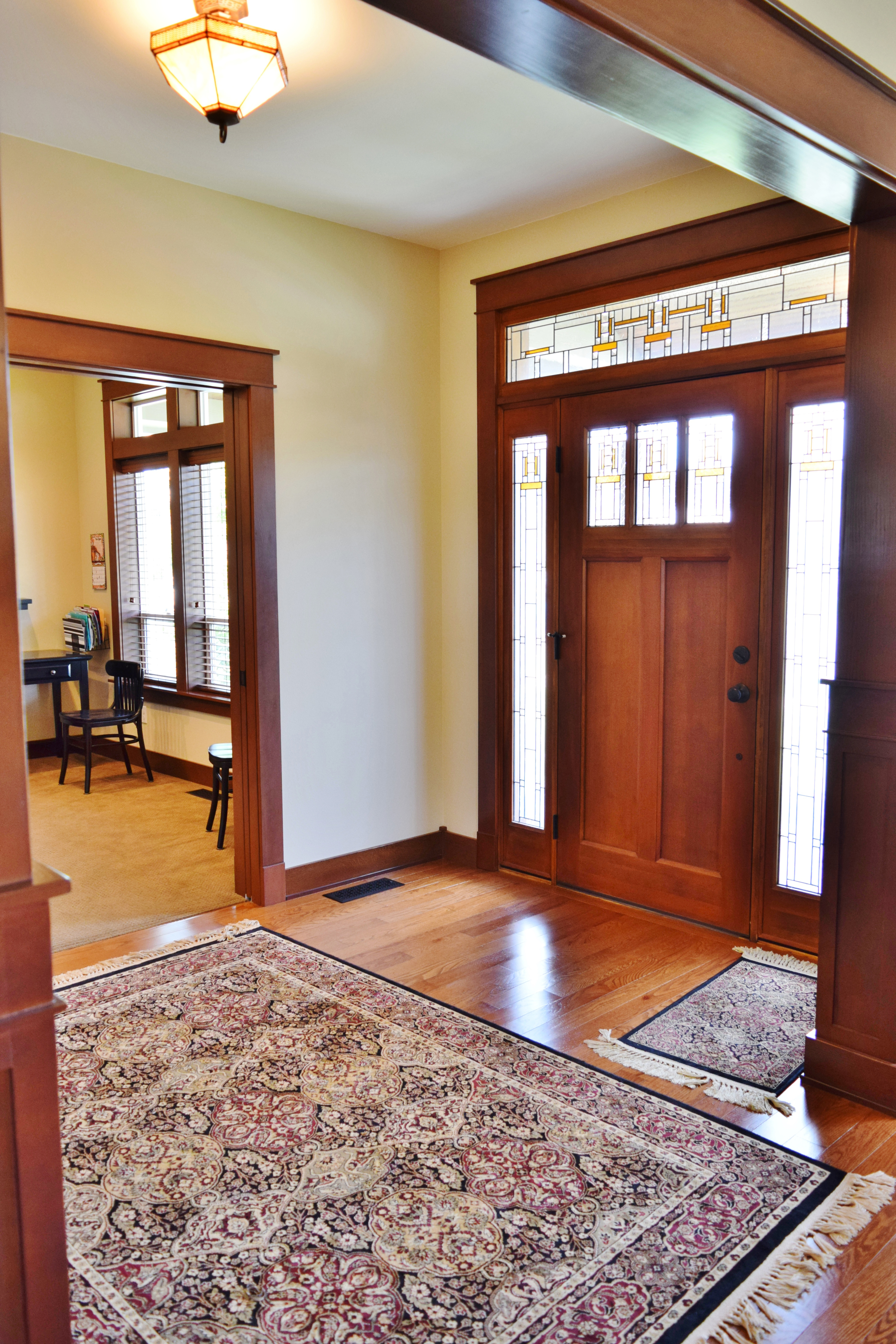 Property Photo: Foyer 406 E Grover St WA 98264