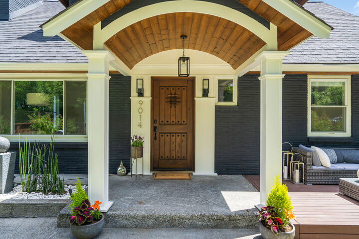 Property Photo:  9014 4th Avenue SW  WA 98106 