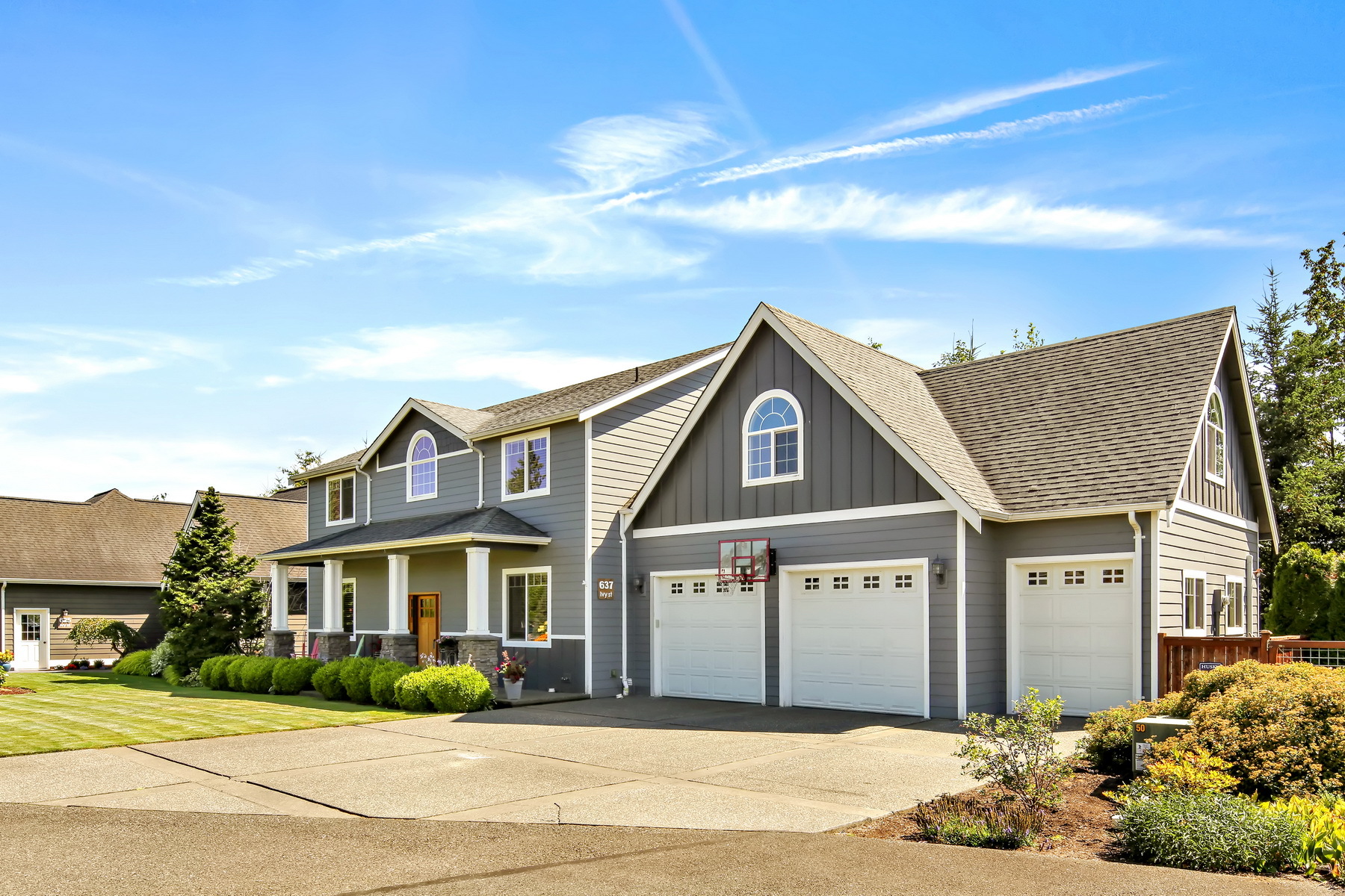 Property Photo: Exterior Views 637 Ivy St WA 98264