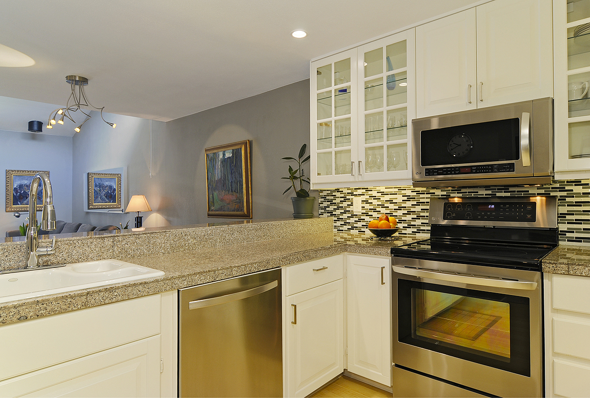 Property Photo: Kitchen/dining area/living room 6858 139th Avenue NE 729  WA 98052 