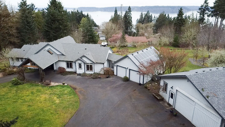 Property Photo:  4716  D'Milluhr Drive NE  WA 98516 