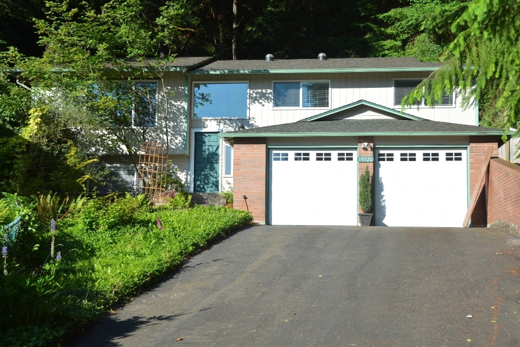 Property Photo:  19720 42 Ave NE  WA 98155 