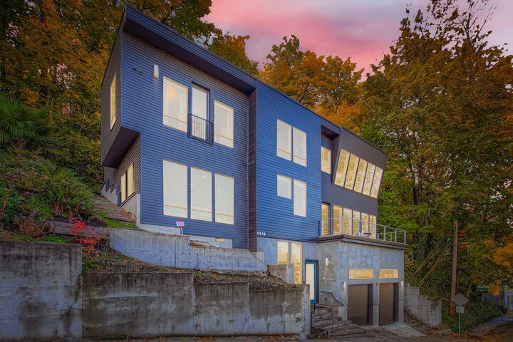 Property Photo: 6515 S Corbett Ave OR 97239