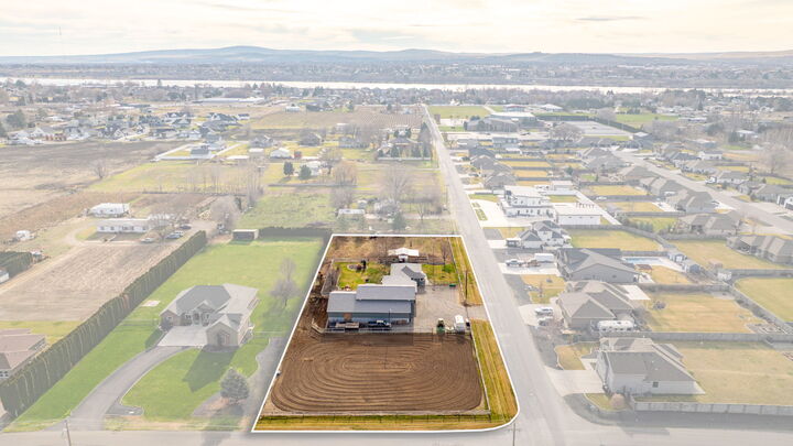 Property Photo:  2205 Rd 72  WA 99301 