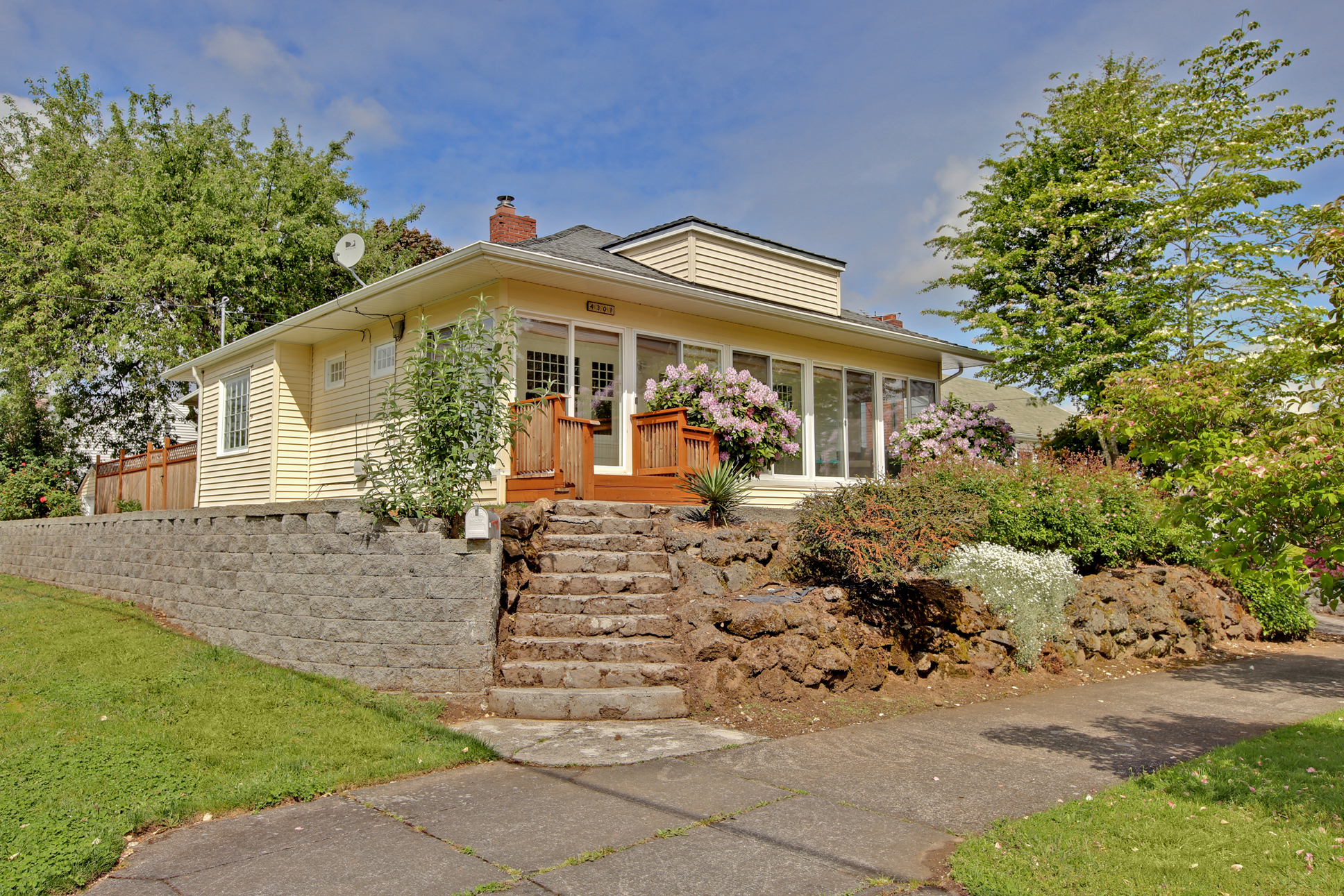 Property Photo: 4301 NE 78th Ave OR 97218