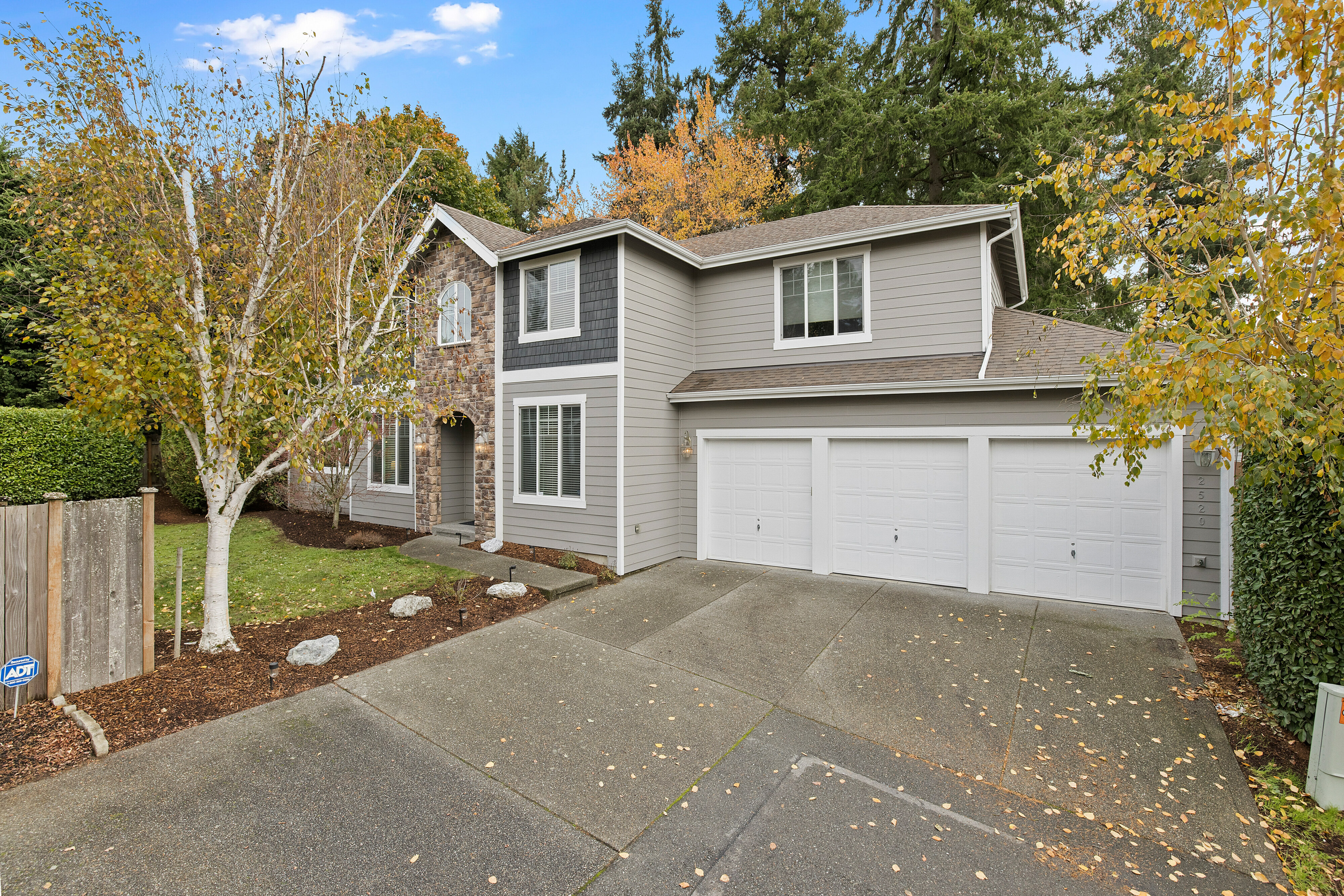 Property Photo:  2520 Camas Ave NE  WA 98056 