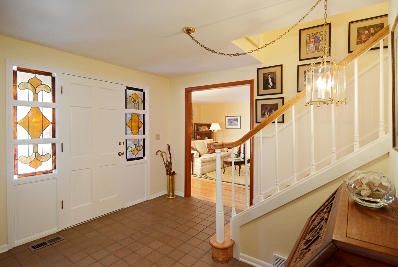 Property Photo: Foyer 3911 Greenbrier Lane  WA 98040 