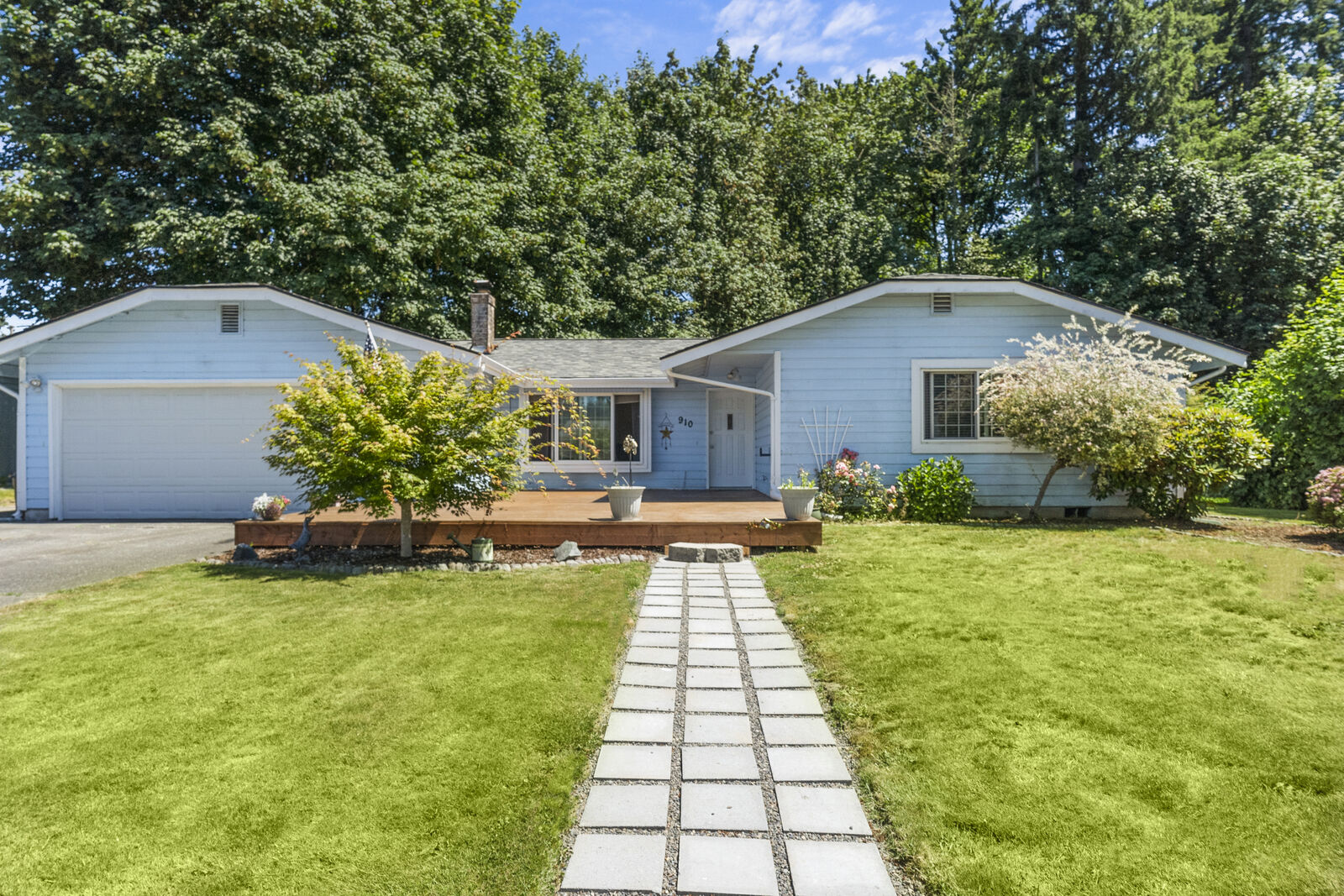 Property Photo:  910  Century Court NE  WA 98516 