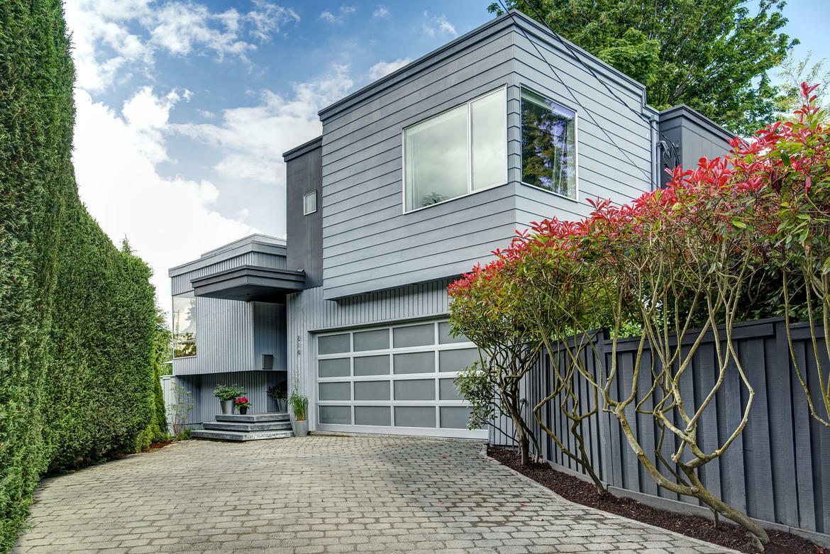 Property Photo:  214 Erie Ave  WA 98122 