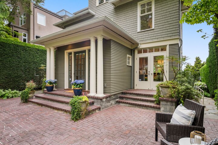 Property Photo: 1621 7th Avenue W WA 98119
