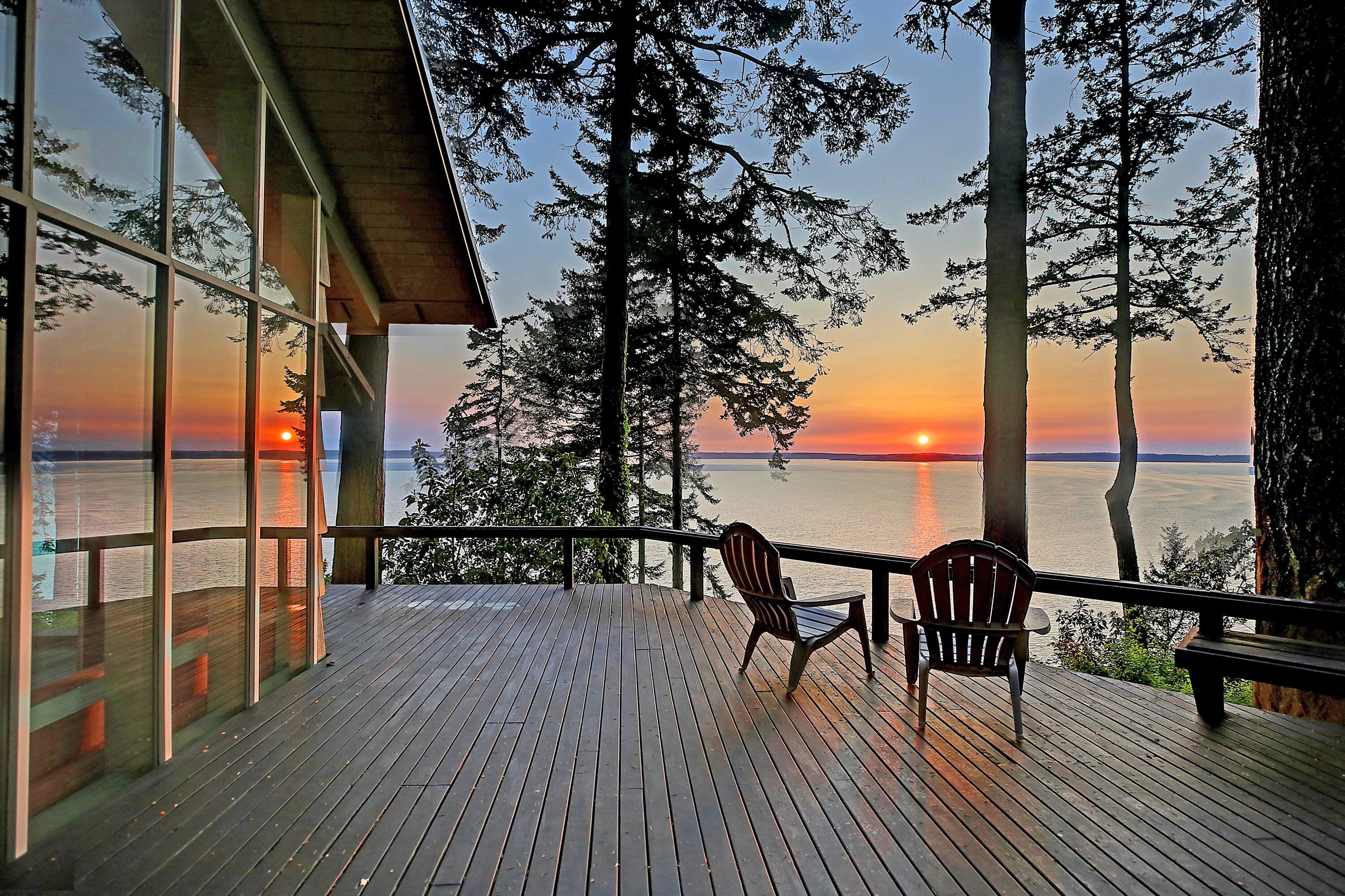 Property Photo:  851 Sunset Drive  WA 98282 