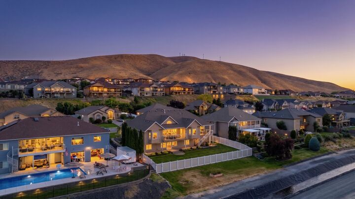 Property Photo:  1626 Meadow Hills Dr  WA 99352 