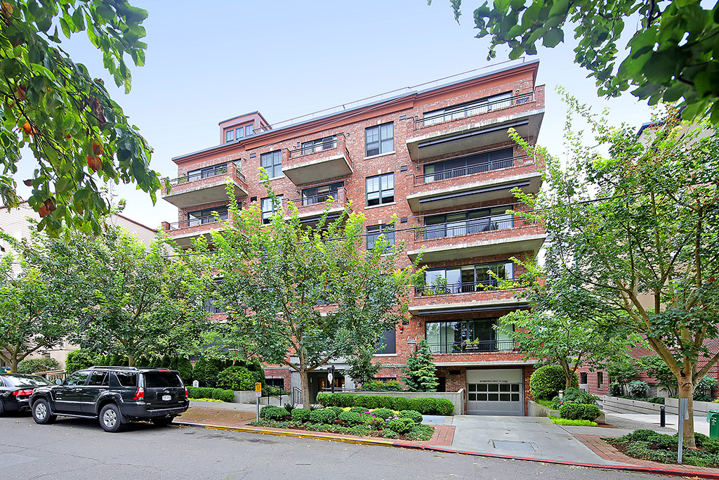 Property Photo:  1414 1st Ave W 501  WA 98119 