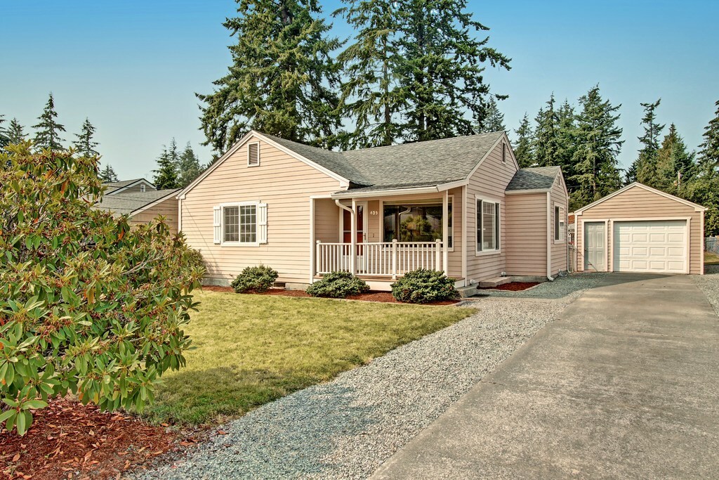 Property Photo:  405 E Beech St  WA 98203 