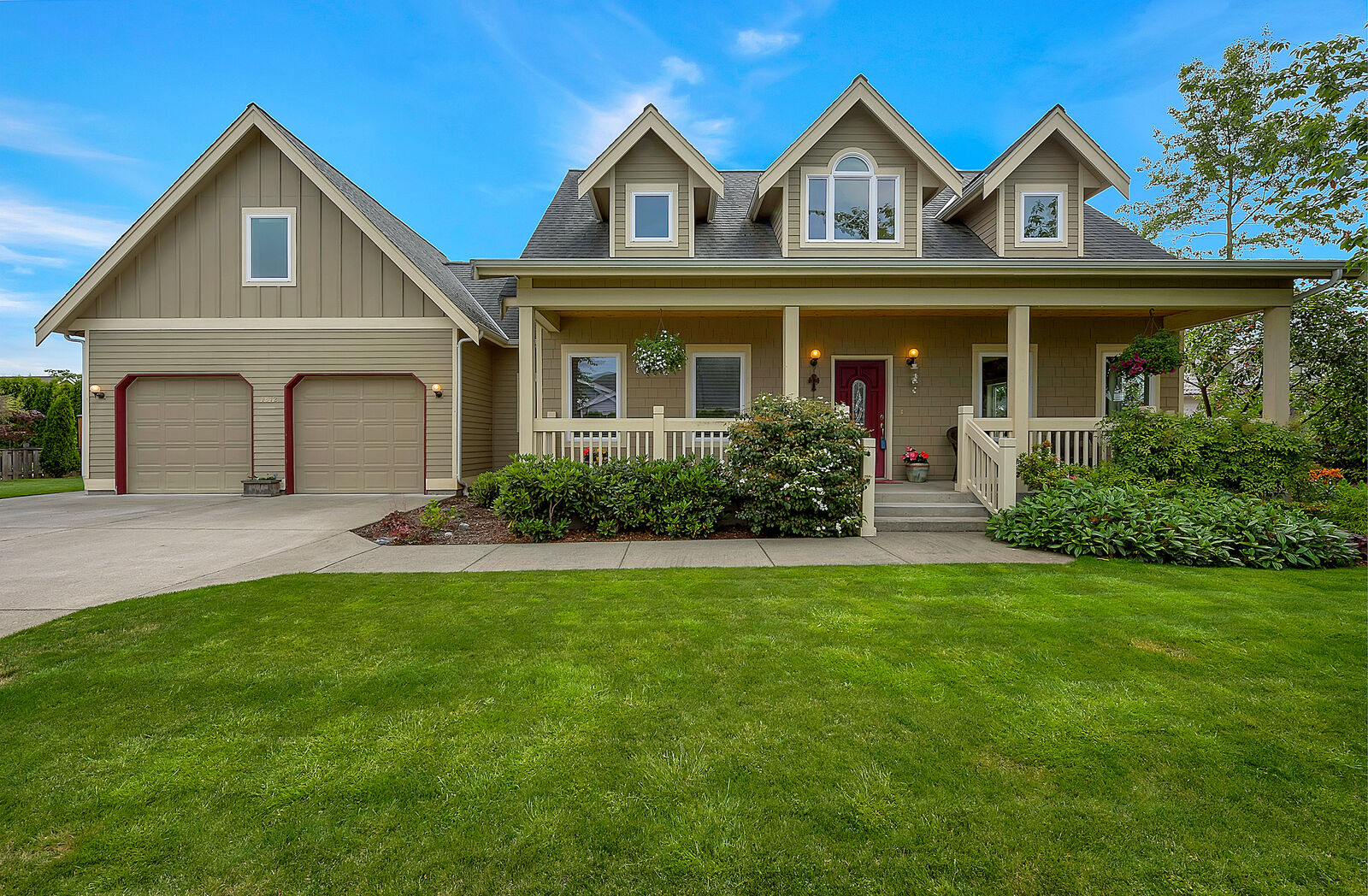 Property Photo:  1612 Main St  WA 98264 