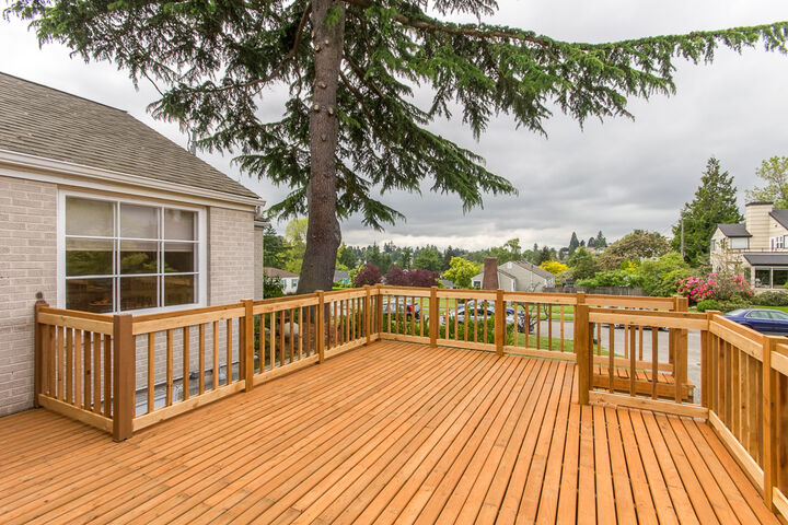 Property Photo: 5802 ne 57th st, seattle 98105 5802 NE 57th St  WA 98105 