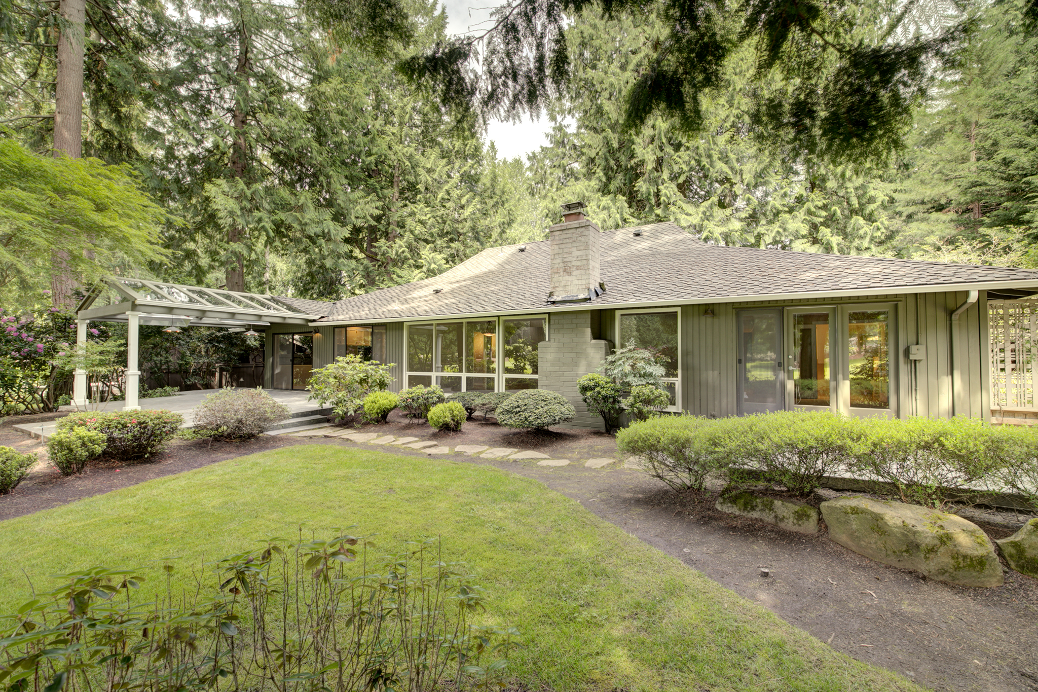 Property Photo:  3010 Sahalee Drive W  WA 98074 