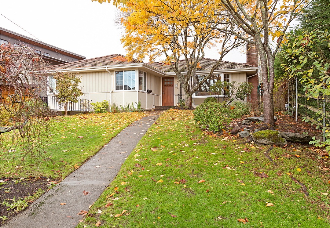 Property Photo: 3718 Magnolia Blvd W WA 98199