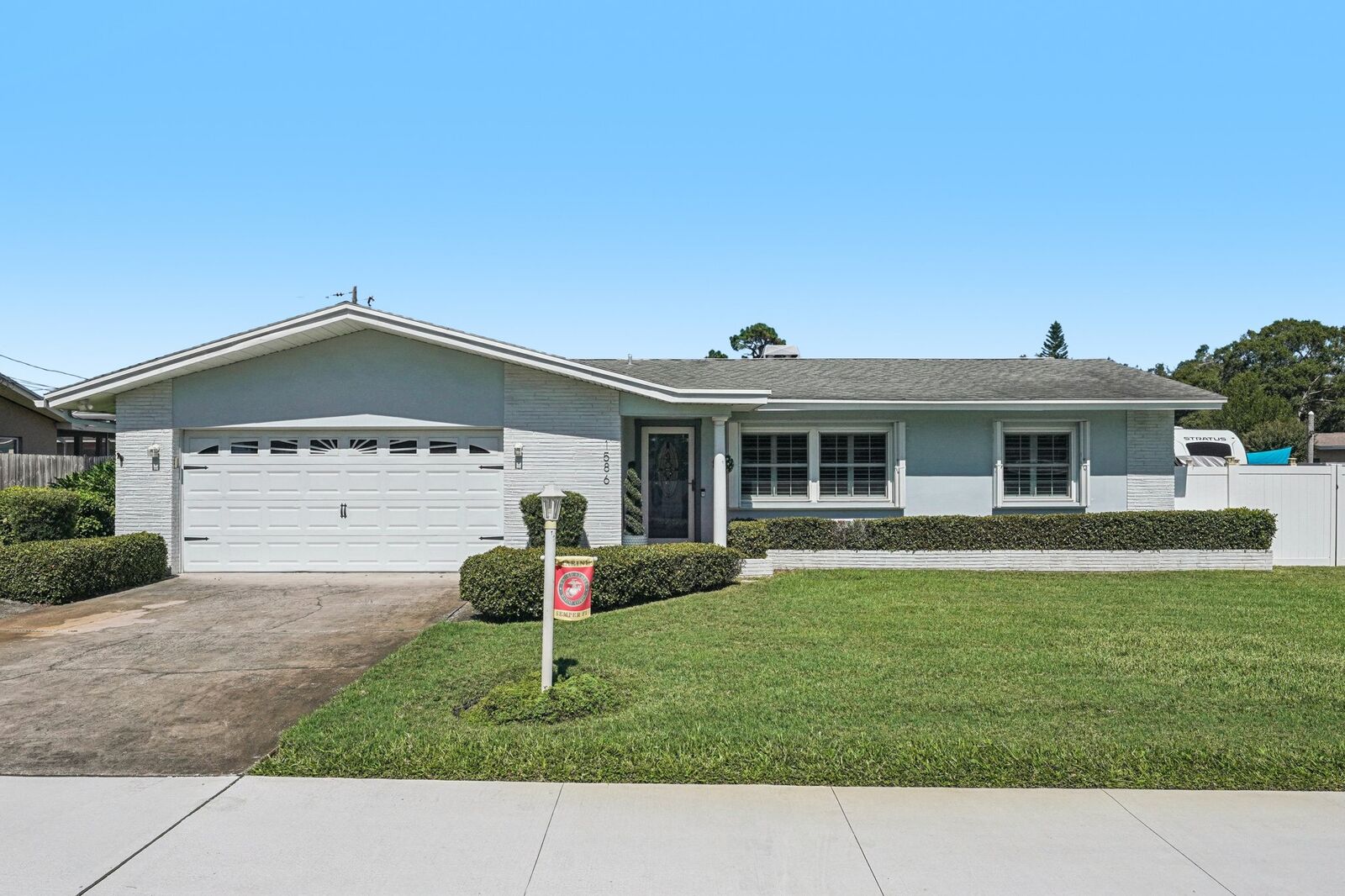 Property Photo: 1586 Rosery Road NE FL 33770