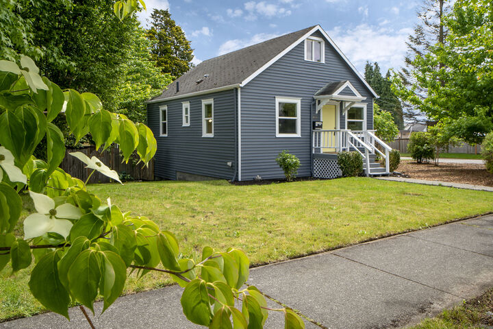 Property Photo: 2331 Cedar Street WA 98201