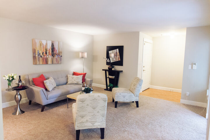Property Photo: 300 N 130th St 1201 WA 98133