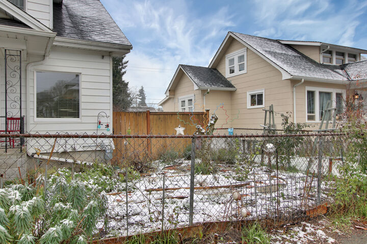 Property Photo: 2128 S Ash Street WA 98405