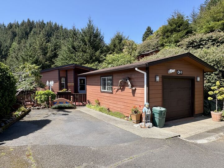Property Photo: 19921 Whaleshead Rd Ov9 OR 97415