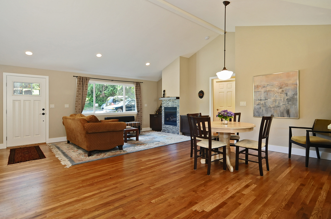 Property Photo: Great room & kitchen 2213 61st Ave SE  WA 98040 
