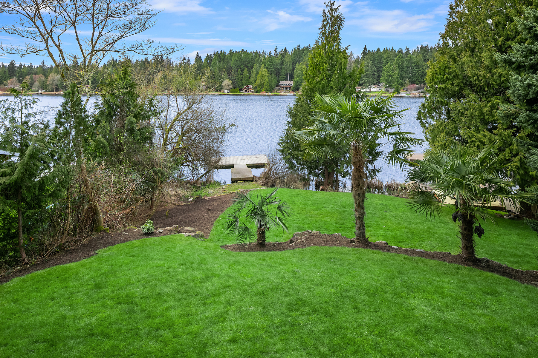 Property Photo:  17425 E Lake Desire Drive SE  WA 98058 