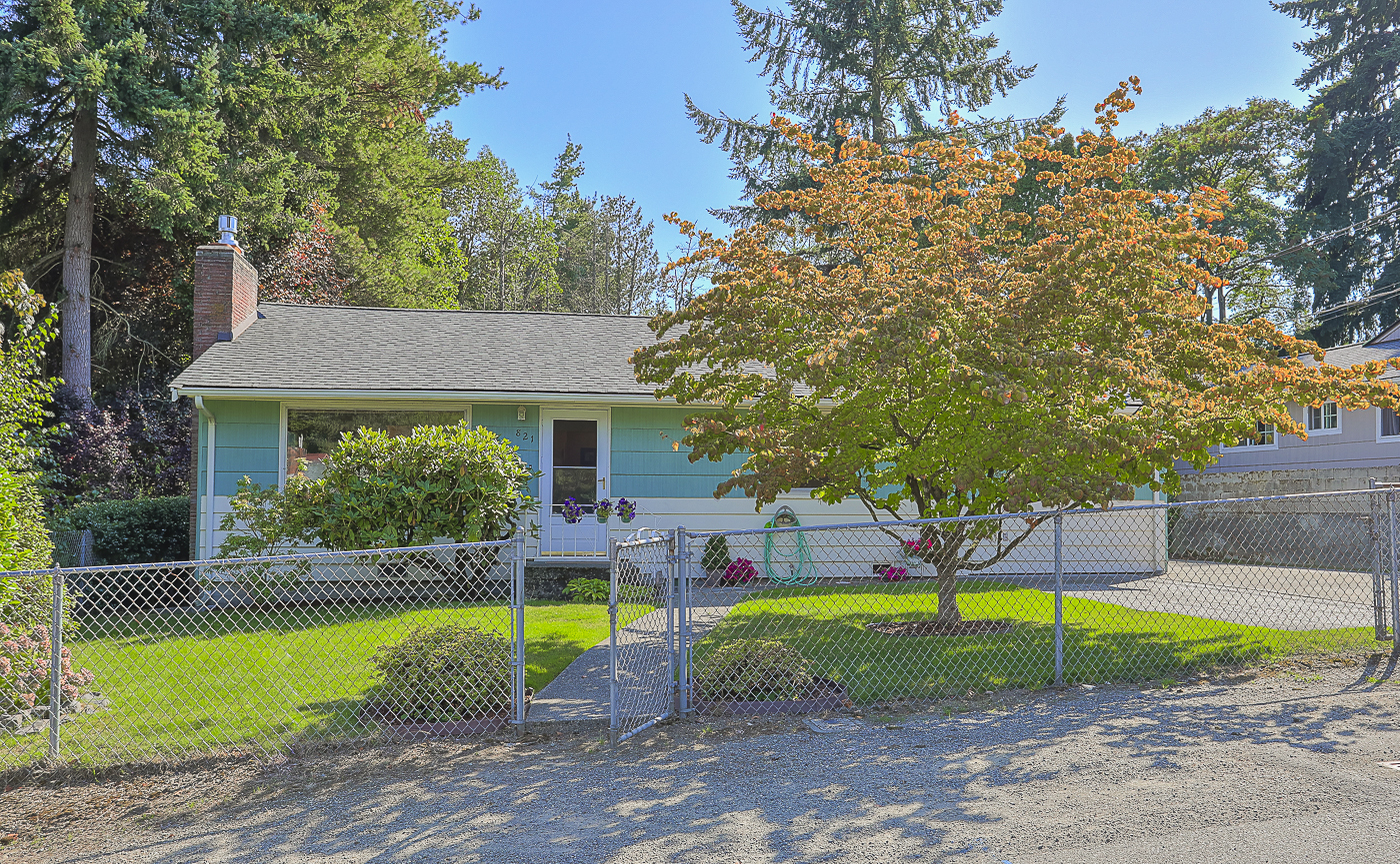 Property Photo:  821 NE 170th St  WA 98155 