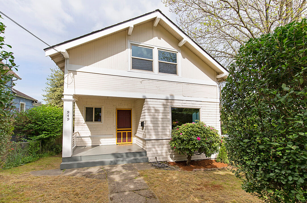 Property Photo:  949 30th Ave  WA 98122 