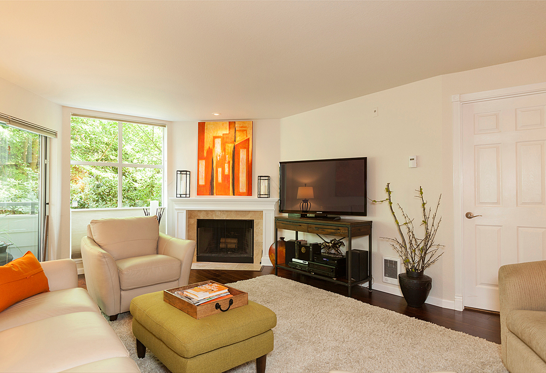 Property Photo: Living room 424 102nd Ave SE 107  WA 98004 